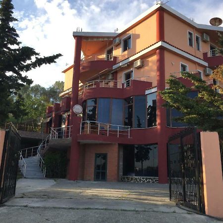 Hotel Moris Kryemëdhej المظهر الخارجي الصورة
