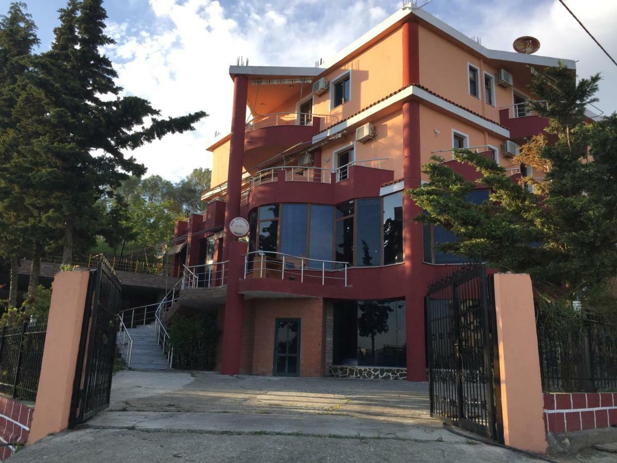 Hotel Moris Kryemëdhej المظهر الخارجي الصورة