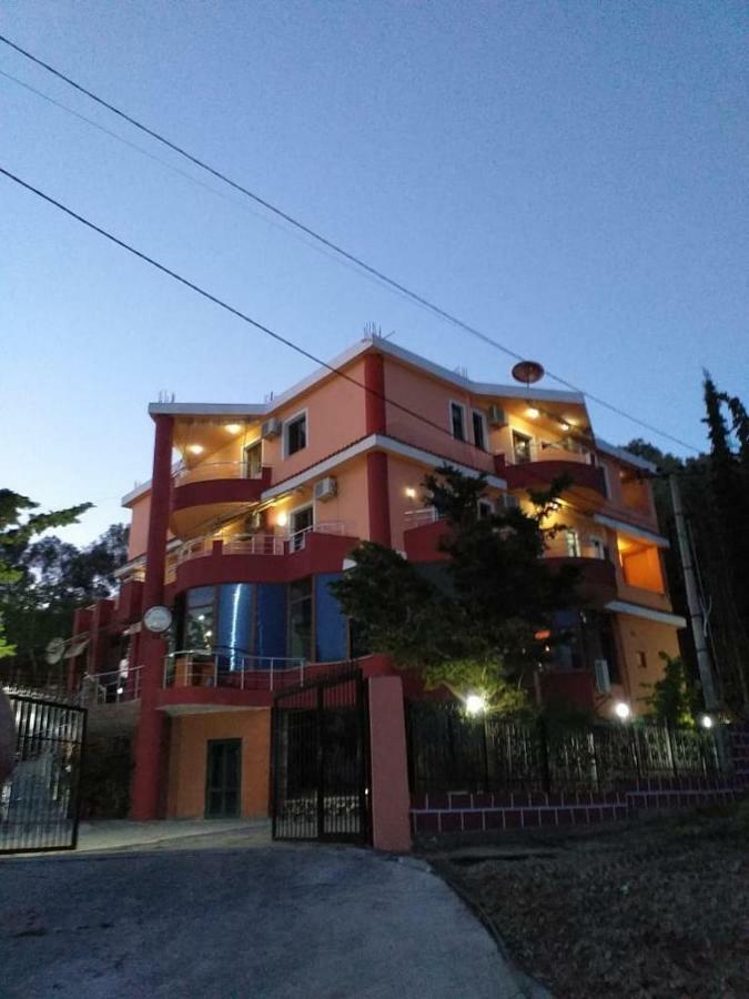 Hotel Moris Kryemëdhej المظهر الخارجي الصورة